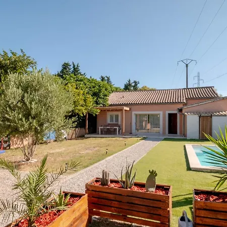 La Romana Pour 12 Personnes Avec Piscine Privee A Nimes